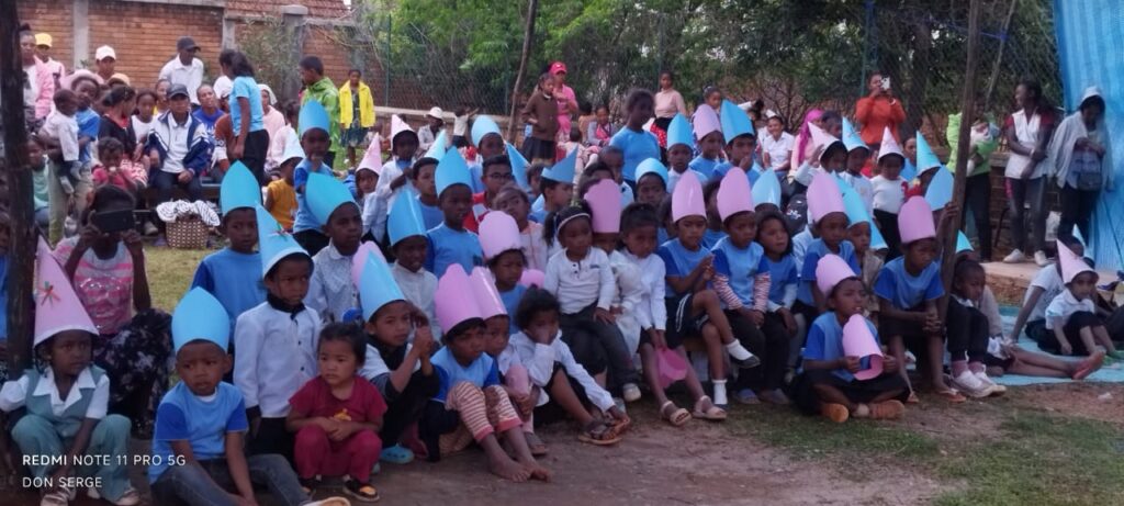 Ankizy-mpianatr-1024x461 Paroisse cathédrale Notre Dame de la Salette : recollection pour les enfants